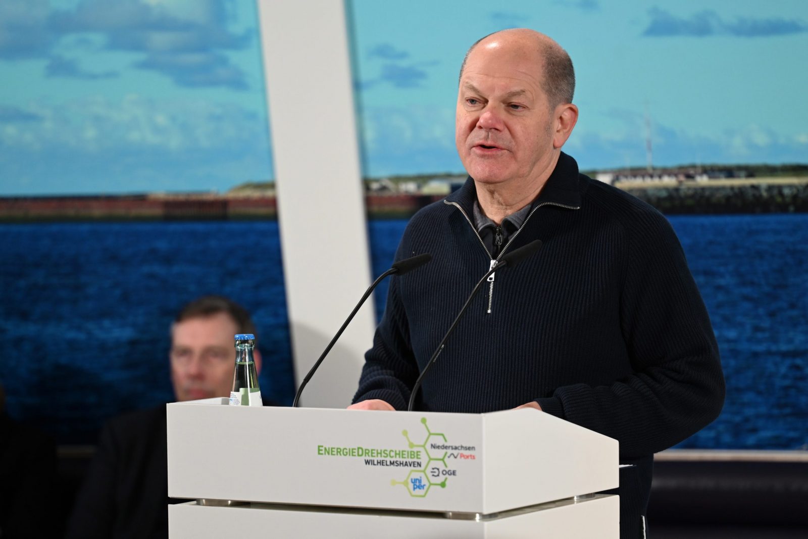 epa10369801 German Chancellor Olaf Scholz speaks during the opening ceremony of Germany's first LNG (liquefied natural gas) terminal in Wilhelmshaven, Germany, 17 December 2022. Germany inaugurates on the day its first LNG terminal, built on its northern coast, as the country decided to cut its dependence from Russian energy imports.  EPA/LARS-JOSEF KLEMMER / POOL