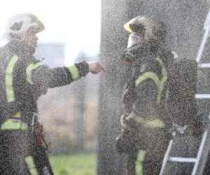 02.12.2018., Zagreb - Pozar u salonu namjestaja Prima u Novom Jelkovcu. r"nPhoto: Filip Kos/PIXSELL