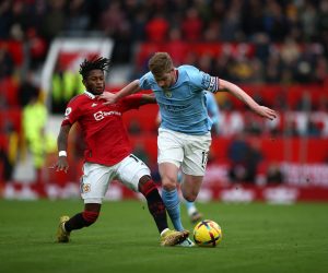 epa10404712 Manchester United's Fred (L) in action against Manchester City's Kevin De Bruyne (R) during the English Premier League soccer match between Manchester United and Manchester City in Manchester, Britain, 14 January 2023.  EPA/Adam Vaughan EDITORIAL USE ONLY. No use with unauthorized audio, video, data, fixture lists, club/player publications