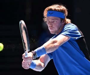 epa10424146 Andrey Rublev of Russia in action against Holger Rune of Denmark during their fourth round match during the 2023 Australian Open tennis championship at Melbourne Park in Melbourne, Australia, 23 January 2023.  EPA/JAMES ROSS  AUSTRALIA AND NEW ZEALAND OUT