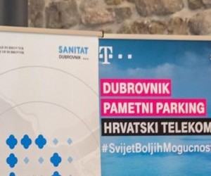 10.07.2019., Lazaret, Dubrovnik - Projekt pametnog parkiranja u gradu Dubrovniku danas je predstavljen u Lazaretima nakon cega je na parkiralistu ispred Gimnazije Dubrovnik pokrenuta aplikacija. Projekt je vrijedan 3,2 milijuna kuna, a rezultat je sur