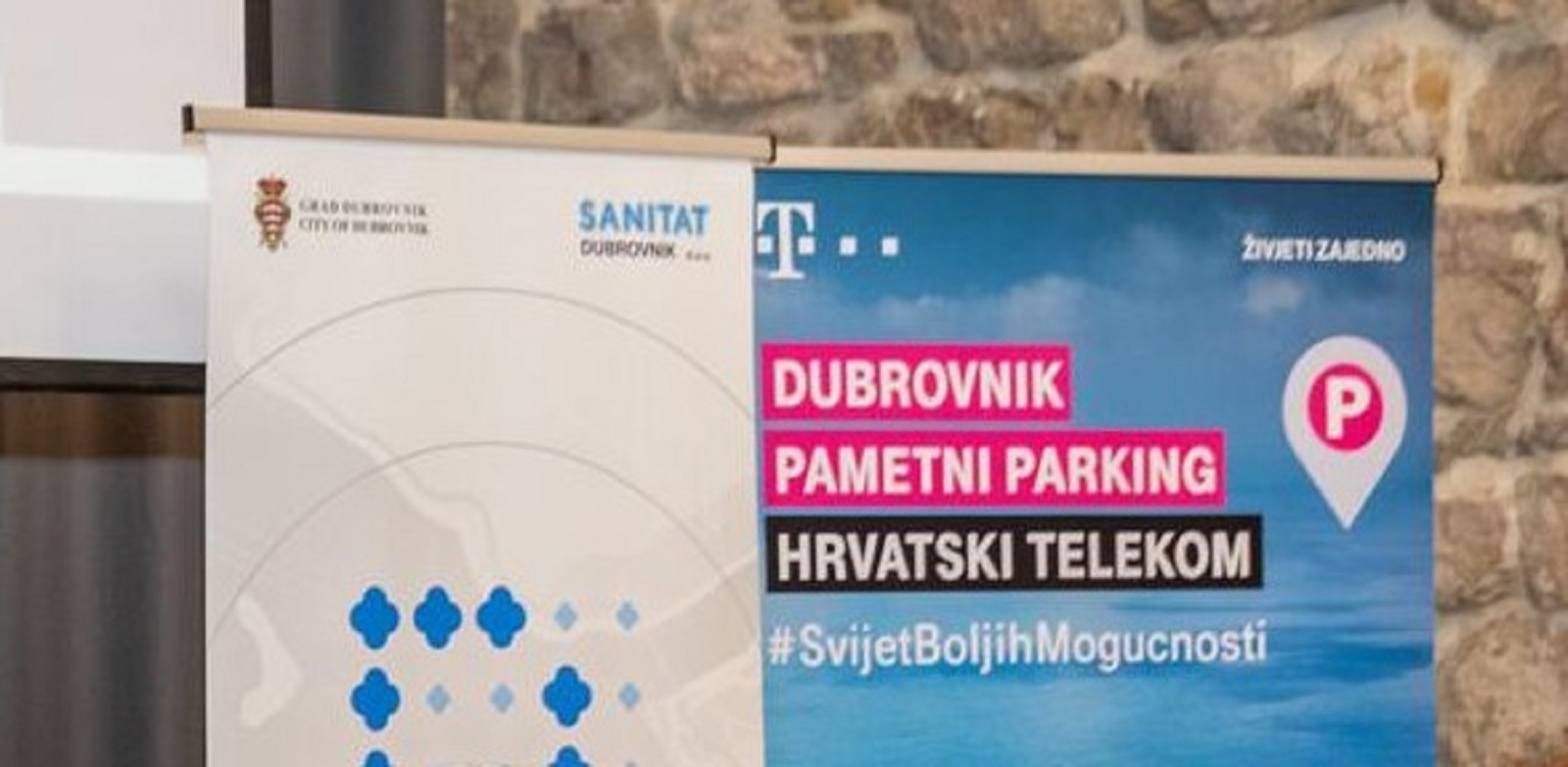 10.07.2019., Lazaret, Dubrovnik - Projekt pametnog parkiranja u gradu Dubrovniku danas je predstavljen u Lazaretima nakon cega je na parkiralistu ispred Gimnazije Dubrovnik pokrenuta aplikacija. Projekt je vrijedan 3,2 milijuna kuna, a rezultat je sur