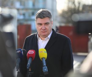 12.01.2023., Glina - Predsjednik Zoran Milanovic dao je izjavu za medije nakon obilaska Banije Photo: Slaven Branislav Babic/PIXSELL