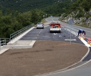 14.07.2017. Rijeka - Pri kraju je uredjenje odmorista i vidikovca uz popularnu "piramidu" na predjelu Kamenjak na staroj cesti Rijeka-Zagreb. Piramida je miljokaz napravljen u vrijeme Austrougarske na najostrijem zavoju Lujzinske ceste  popularne Lujzijane koji kazuje udaljenost do Rijeke,  Karlovca i nadmorsku visinu.  IlustracijarPhoto: Goran Kovacic/PIXSELL