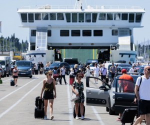 16.07.2022., Split - Ovaj vikend u splitskoj trajektnoj luci ocekuje se oko 68 tisuca putnika. Iako je putnicki promet pojacan, na cestama se guzve stvaraju tek na izlazu iz luke kada pristanu trajekti.
Photo: Miroslav Lelas/PIXSELL Photo: Miroslav Lelas/PIXSELL