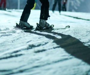 Zagreb:  Tradicionalnim noćnim skijanjem otvorena je nova sezona skijanja na Sljemenu 18.12.2018., Zagreb - Tradicionalnim nocnim skijanjem otvorena je nova sezona skijanja na Sljemenu. Na Crvenom spustu skupilo se stotinjak skijasa. Photo: Filip Kos/PIXSELL