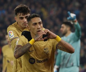 epa10443414 FC Barcelona's Raphinha (R) celebrates after scoring the 0-1 goal during the LaLiga match between Real Betis and FC Barcelona, in Seville, southern Spain, 01 February 2023.  EPA/Julio Munoz