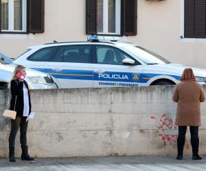 17.02.2023.,Sibenik-U Sibeniku je pocinjeno kazneno djelo, razbojnistvo na stetu poslovnice igara na srecu,lutrije.Policija je ispred kioska.
 Photo: Dusko Jaramaz/PIXSELL