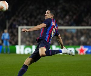 epa10471231 FC Barcelona's striker Robert Lewandowski in action during the Europa League playoff, first leg soccer match between FC Barcelona and Manchester United, in Barcelona, Spain, 16 February 2023.  EPA/Alejandro Garcia