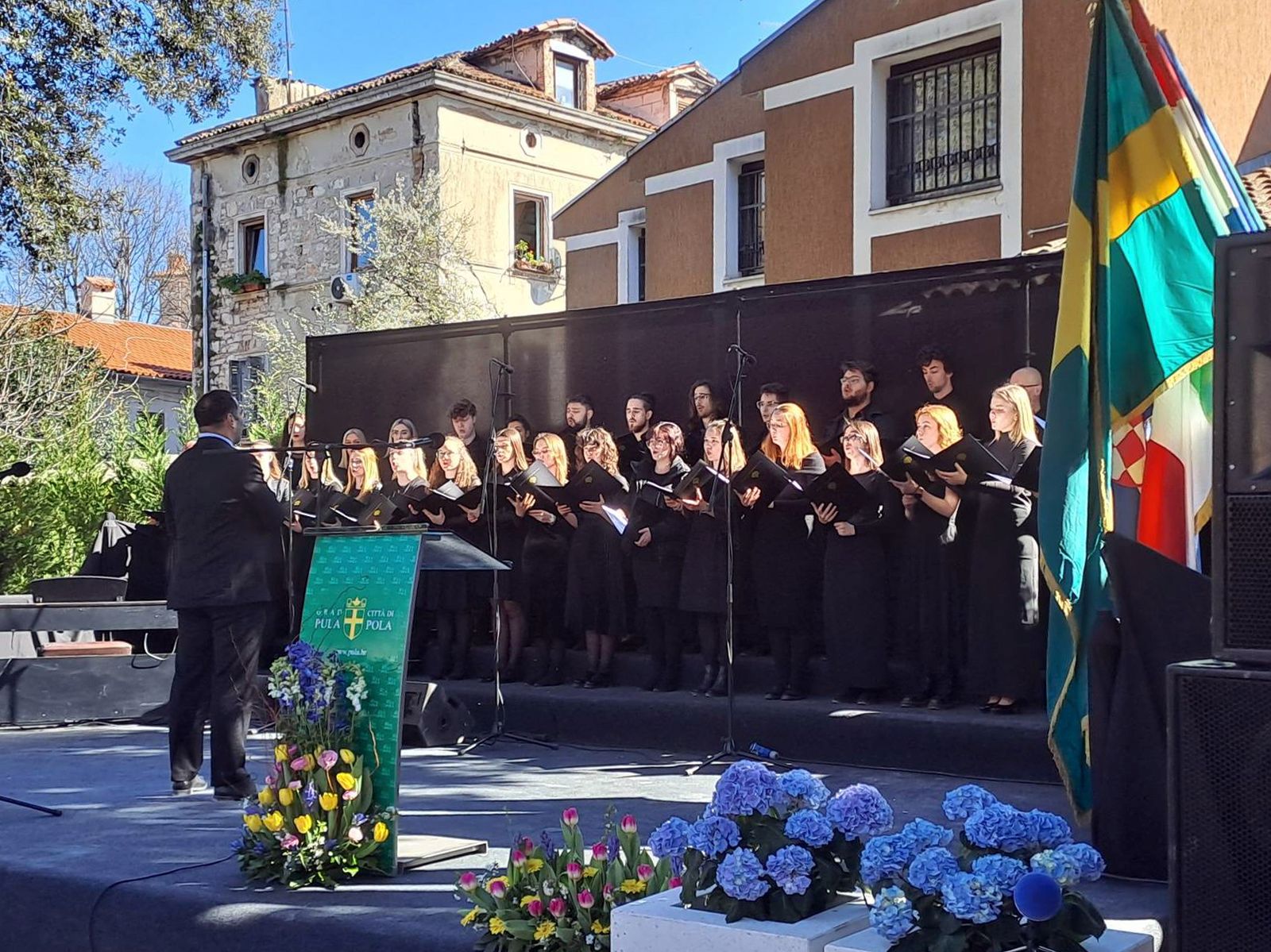 Pula, 17.3.2023.- Park Anne Frank sveèano je otvoren na pulskoj Punti uz prigodan kulturno-umjetnièki program i sudjelovanje uvaenih gostiju, predstavnika Vlade, veleposlanstva i konzulata. 
foto HINA/ Daniel SPONZA/ ua