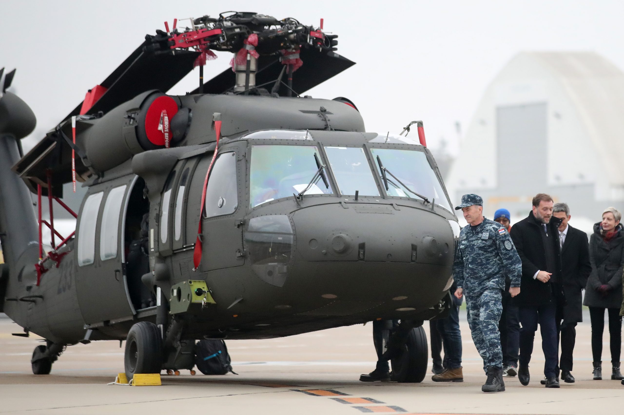 03.12.2022., Zagreb - Medjunarodna zracna luka "dr. Franjo Tudjman". Prihvat dva helikoptera UH-60M Black Hawk iz projekta opremanja Oruzanih snaga Republike Hrvatske koji je zapoceo u prosincu 2018. godine u suradnji s Vladom SAD-a. Photo: Slavko Midzor/PIXSELL