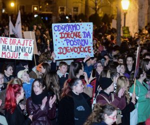 8.3.2023., Zagreb -  U povodu Medjunarodnog dana zena osmomartovski Nocni mars pod imenom Strajk u kuhinji, strajk na ulici zapoceo je okupljanjem na Trgu zrtava fasizma. Photo: Neva Zganec/PIXSELL