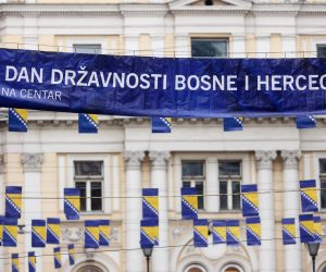 23.11.2022., Sarajevo, Bosna i Hercegovina - U Titovoj ulici u Sarajevu postavljene su zastavice Bosne i Hercegovine povodom Dana drzavnosti BiH.   Photo: Armin Durgut/PIXSELL