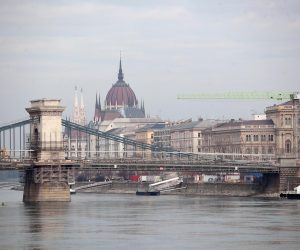 26.01.2022., Madjarska, Budimpesta - grad domacin Europskog prvenstva u rukometu gdje ce se takodjer odigrati i finalna utakmica. Setnja drugom stranom grada kojeg dijeli rijeka Dunav a nasuprot polularnog parlamenta, gradjevine koja uistinu ostavlja bez daha. Budimski dvorac i uspinjaca koja vodi do gornjeg grada jedan su od najpoluranijih destinacija u gradu. Photo: Sanjin Strukic/PIXSELL