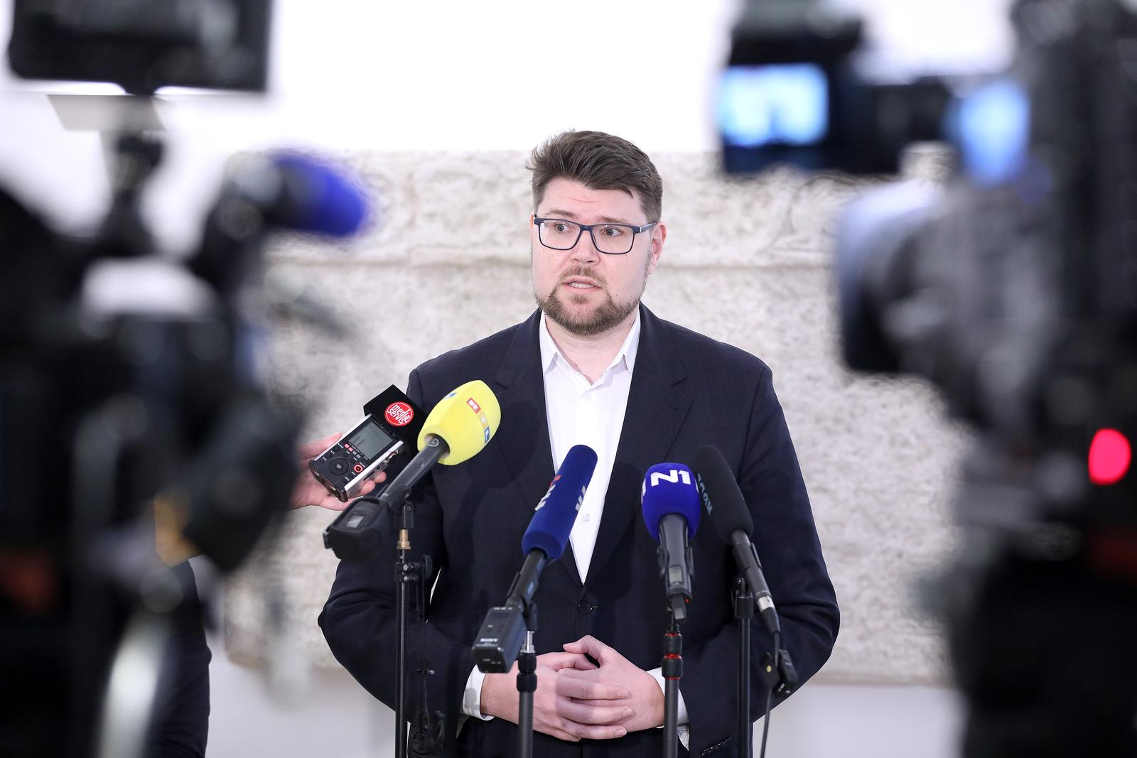 27.03.2023., Zagreb - Na konferenciji za medije odrzanoj u Saboru o najnovijoj aferi curenja podataka i drugim aktualnim temema govorio je zastupnik Pedja Grbin. Photo: Patrik Macek/PIXSELL