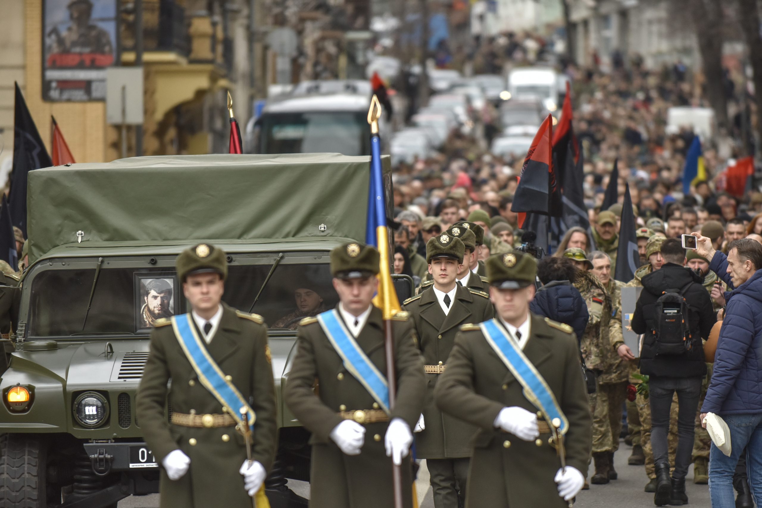 epa10513744 Thousands of people attend the funeral ceremony for Dmytro Kotsiubailo in Kyiv (Kiev), Ukraine, 10 March 2023. Commander Dmytro Kotsiubailo of the 67th brigade, call sign Da Vinci and awarded the title "Hero of Ukraine", was killed in action on the frontline in Bakhmut, eastern Ukraine, on 07 March 2023.  EPA/OLEG PETRASYUK