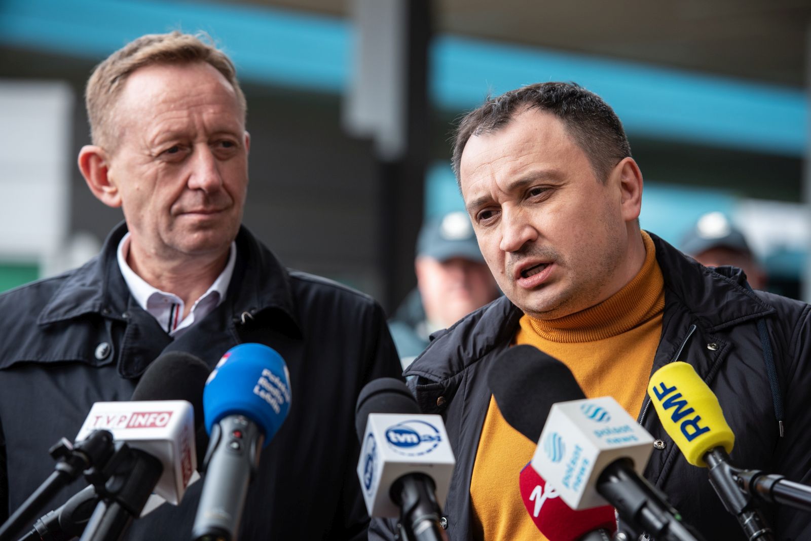 epa10563541 Polish Agriculture Minister Robert Telus (L) and Ukrainian Minister of Agrarian Policy and Food Mykola Solskyi (R) attend a press conference during their visist at the Polish-Ukrainian border in Dorohusk, eastern Poland, 07 April 2023. Ukraine has proposed to limit or even stop its grain exports to Poland, Polish Minister has announced. The import of grain from Ukraine has caused Polish farmers to protest. They have said that rather than being exported on to a third country, the grain, which is cheaper than Polish grain, has been bought up by companies in Poland, prompting the price to plunge. Farmers have called for tighter controls over the imports.  EPA/Wojtek Jargilo POLAND OUT