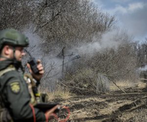 epa10563645 Ukrainian servicemen of 57th Otaman Kost Hordiienko Separate Motorized Infantry Brigade fire 2s1 "Gvozdyka" self-propelled howitzers at an undisclosed position near the outskirts of Bakhmut, Donetsk region, Ukraine, 07 April 2023. Russian troops entered Ukrainian territory on 24 February 2022, starting a conflict that has provoked destruction and a humanitarian crisis.  EPA/OLEG PETRASYUK