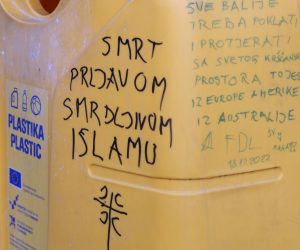 03.04.2023., Zagreb - Crnomerec. Na spremnicima za otpad osvanuo je neprimjereni sadrzaj teksta u kojem se spominju: balija, krscanstvo, islam, siptari, smrt te i nekoliko crteza srpskog grba. Photo: Sanjin Strukic/PIXSELL