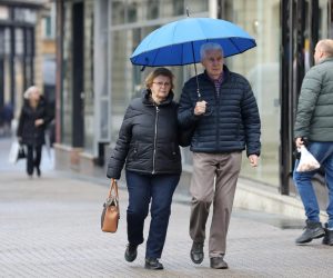 09.01.2023., Zagreb - U Zagrebu od povremeno nocas pada kisa. Prognoze najavljuju oblacno vrijeme uz povremenu kisu, osobito poslijepodne. Slab i umjeren juzni i jugoistocni vjetar predvecer ce okrenuti na sjeverac, prolazno i jak. Navecer, uz zahladnjenje, u okolnom gorju ocekuje se susnjecica i snijeg.  Photo: Patrik Macek/PIXSELL