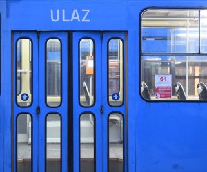 13.01.2021., Zagreb - Jutarnje guzve u javnom gradskom prijevozu na okretistu Ljubljanica. "nPhoto: Marko Lukunic/PIXSELL