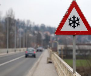 24.03.2018. Zagreb -  Prometni znak sklizak kolnik."nPhoto: Igor Kralj/PIXSELL"n