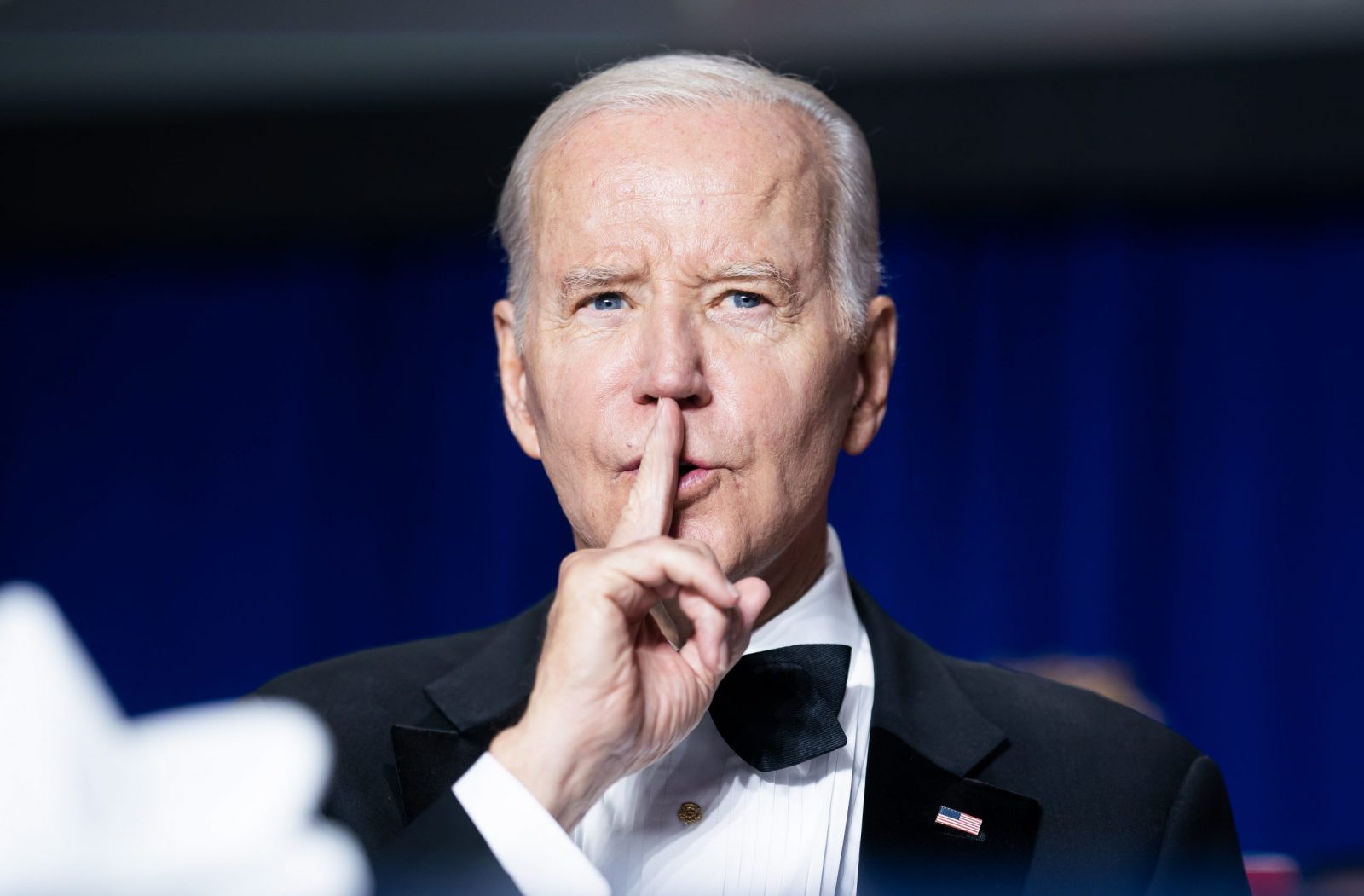 epa10599301 US President Joe Biden quiets the crowd during the White House Correspondents' Association (WHCA) dinner in Washington, DC, USA, on 29 April 2023. The annual dinner raises money for WHCA scholarships and honors the recipients of the organization's journalism awards.  EPA/Nathan Howard / POOL