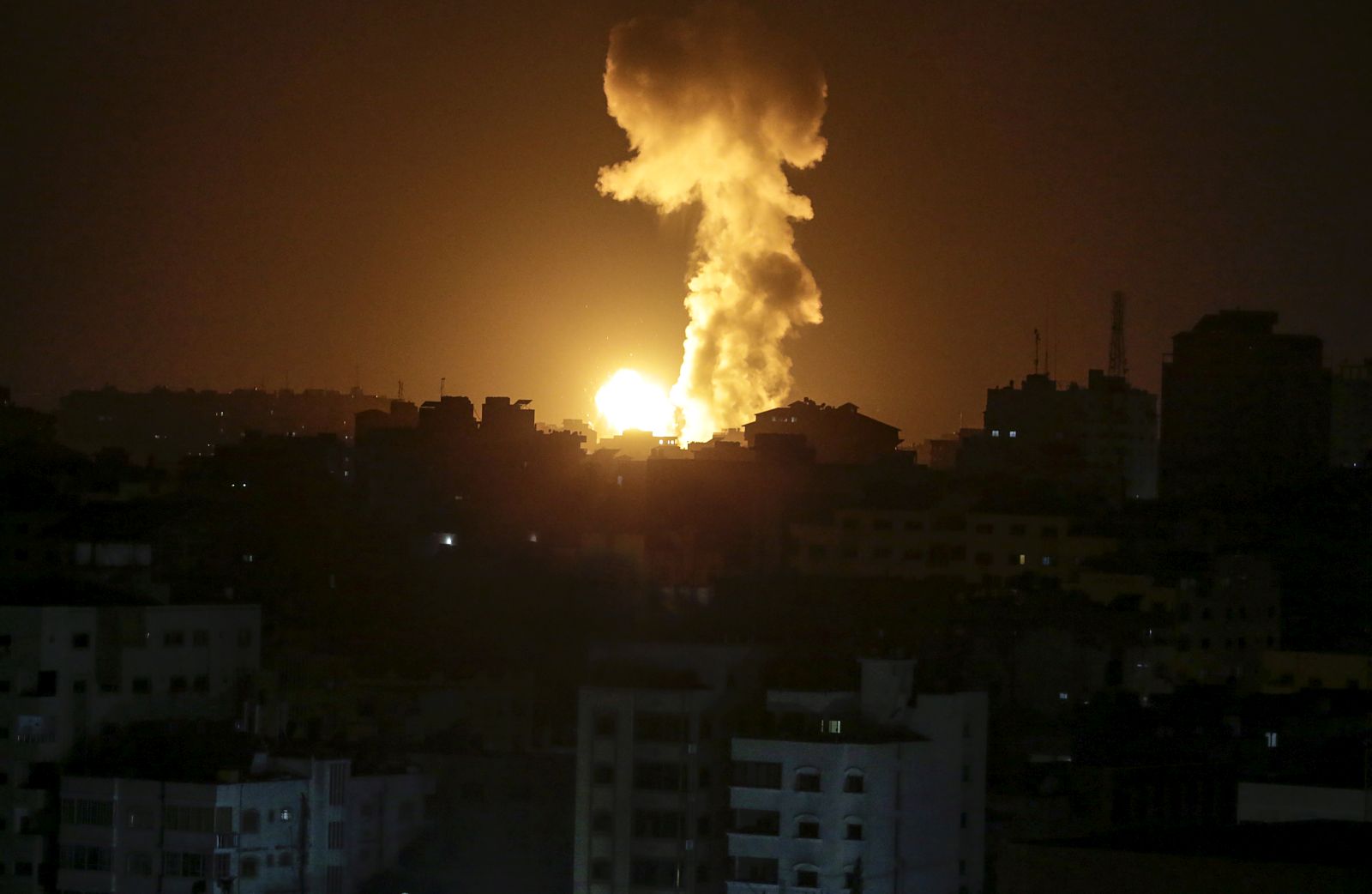 epa10605240 Smoke rises after Israeli air strike in the northern Gaza strip, in Gaza City, early 03 May 2023.  EPA/MOHAMMED SABER