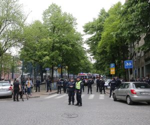 epa10605775 Police officers block a street near the Vladislav Ribnikar elementary school in Belgrade, Serbia, 03 May 2023. A teenage suspect opened fire causing one fatality and multiple injuries according to Serbia's Interior ministry.  EPA/ANDREJ CUKIC