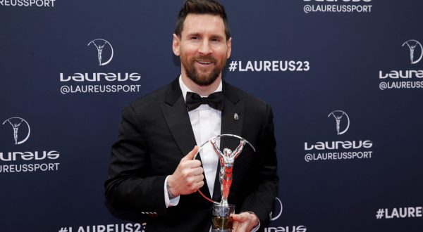 epa10615907 Argentinian soccer player Lionel Messi poses with Laureus World Sportsman of the Year award during the 2023 Laureus World Sports Awards in Paris, France, 08 May 2023. The awards ceremony will be an in-person event again after two years of virtual presentations due to the Covid-19 pandemic.  EPA/TERESA SUAREZ