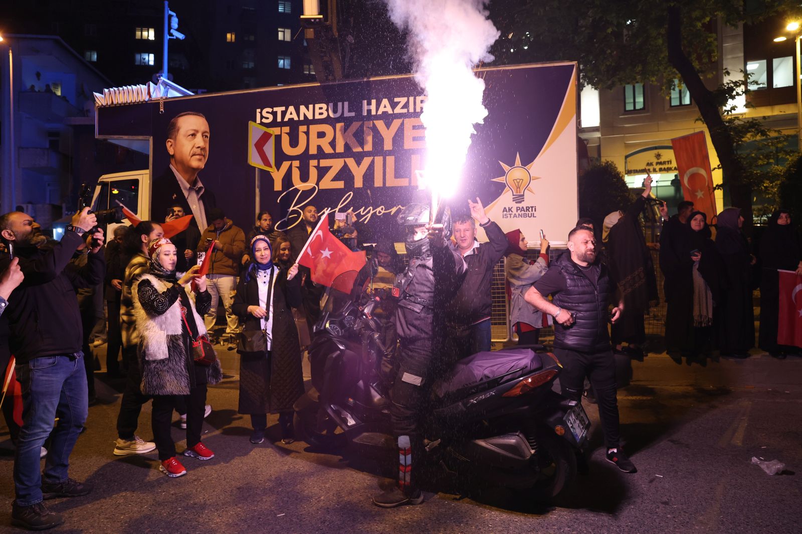 epa10628705 Supporters of Turkish President Recep Tayyip Erdogan react after early election results were announced in Istanbul, Turkey, 14 May 2023, as the country holds simultaneous parliamentary and presidential elections.  EPA/TOLGA BOZOGLU