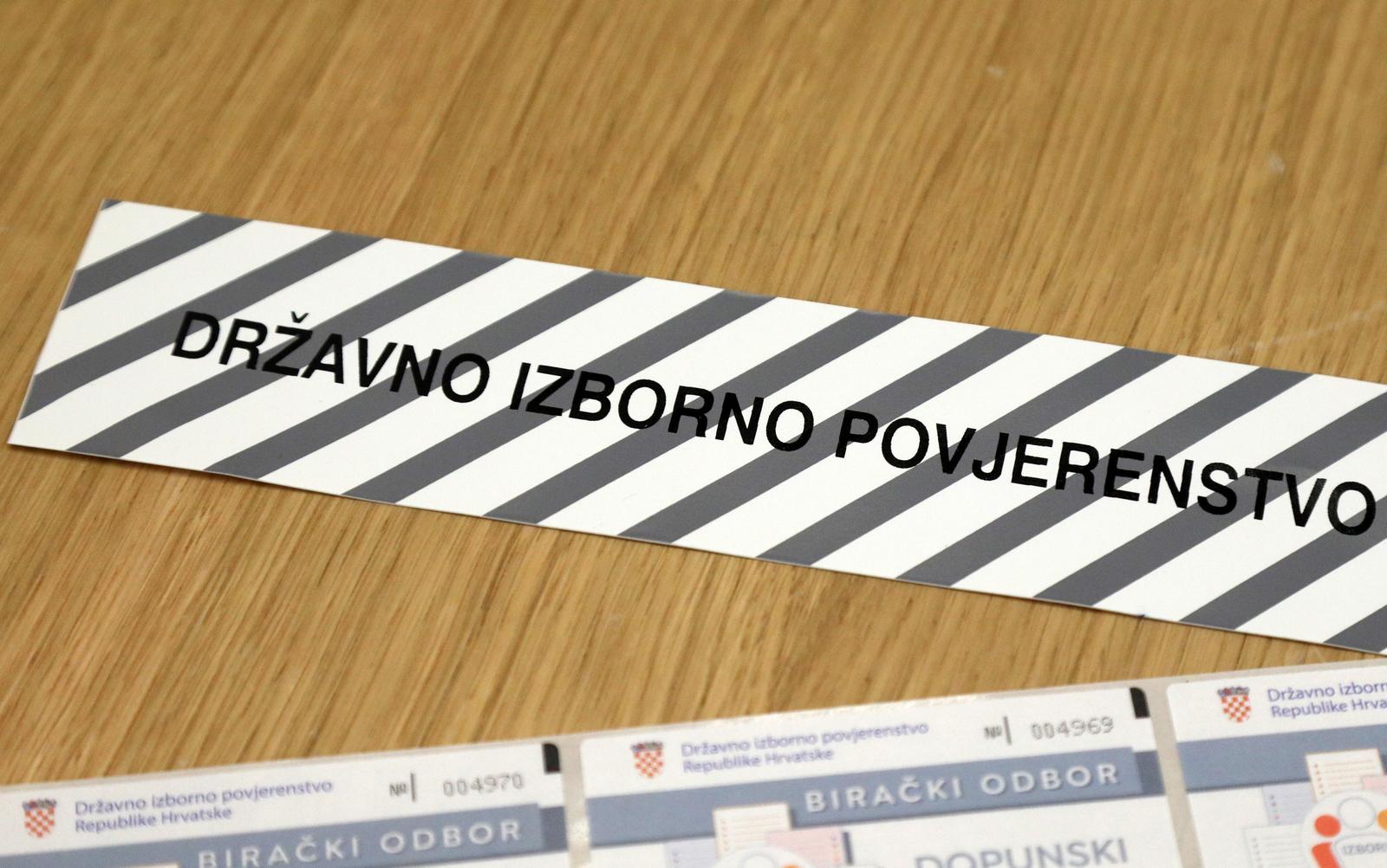 03.09.2021.,Skradin-U Skradinu provedeno je dodatno glasovanje odlukom Vlade Republike Hrvatske o raspisivanju dopunskih izbora za clanove predstavnickih tijela jedinica lokalne i podrucne (regionalne) samouprave iz reda pripadnika nacionalne manjine, odnosno iz reda pripadnika hrvatskog naroda,  Photo: Dusko Jaramaz/PIXSELL