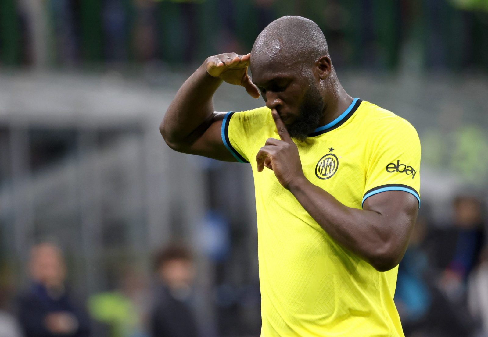 epa10625928 Inter Milan's Romelu Lukaku  jubilates after scoring goal of 1-0 during the Italian serie A soccer match between Fc Inter  and Sassuolo Giuseppe Meazza stadium in Milan, Italy, 13 May  2023.  EPA/MATTEO BAZZI