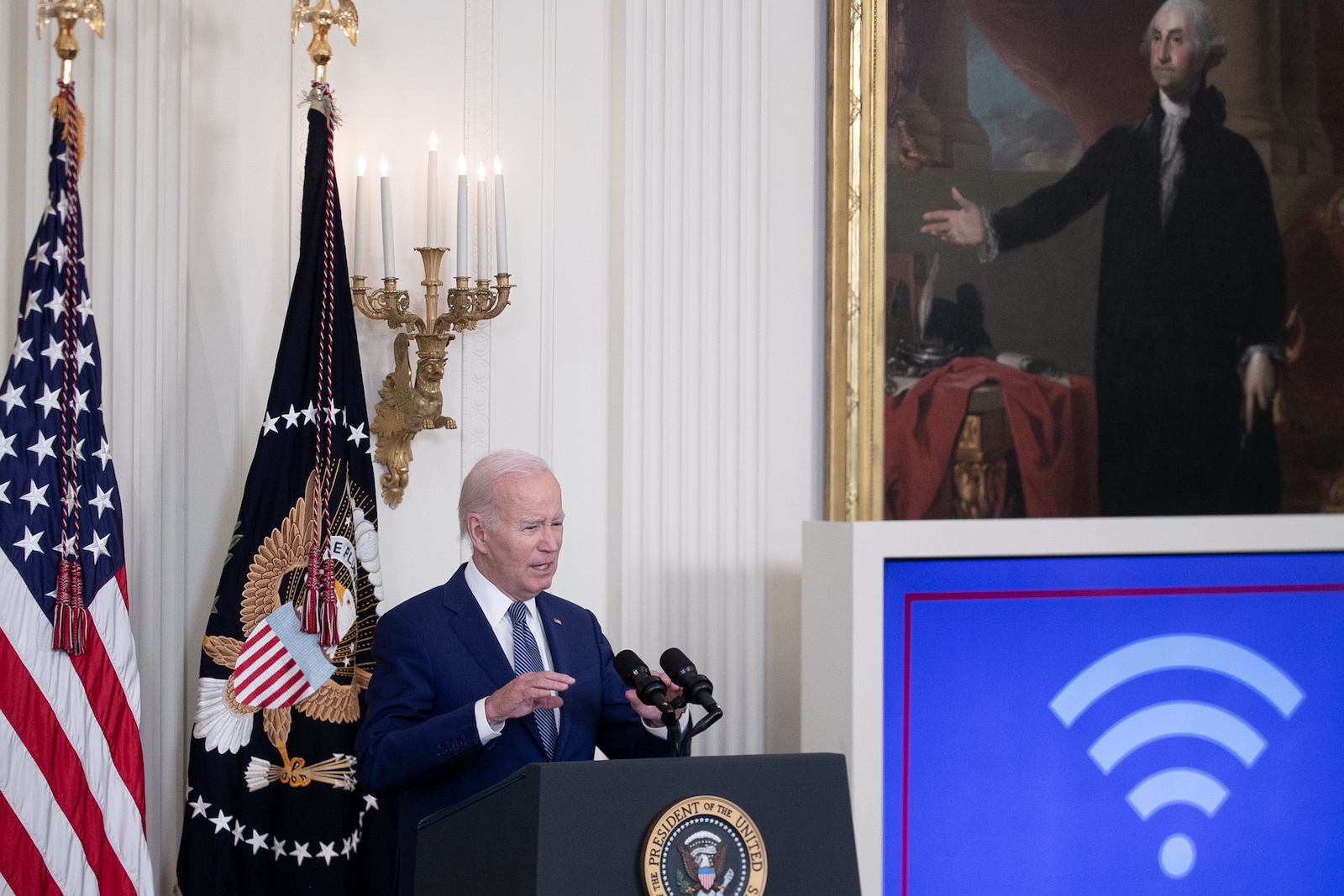 epa10712536 US President Joe Biden delivers remarks during an event on high-speed internet infrastructure in the East Room of the White House, in Washington, DC, USA, 26 June 2023. During the event Biden delivered remarks on communications with world leaders on the situation in Russia and Ukraine.  EPA/MICHAEL REYNOLDS