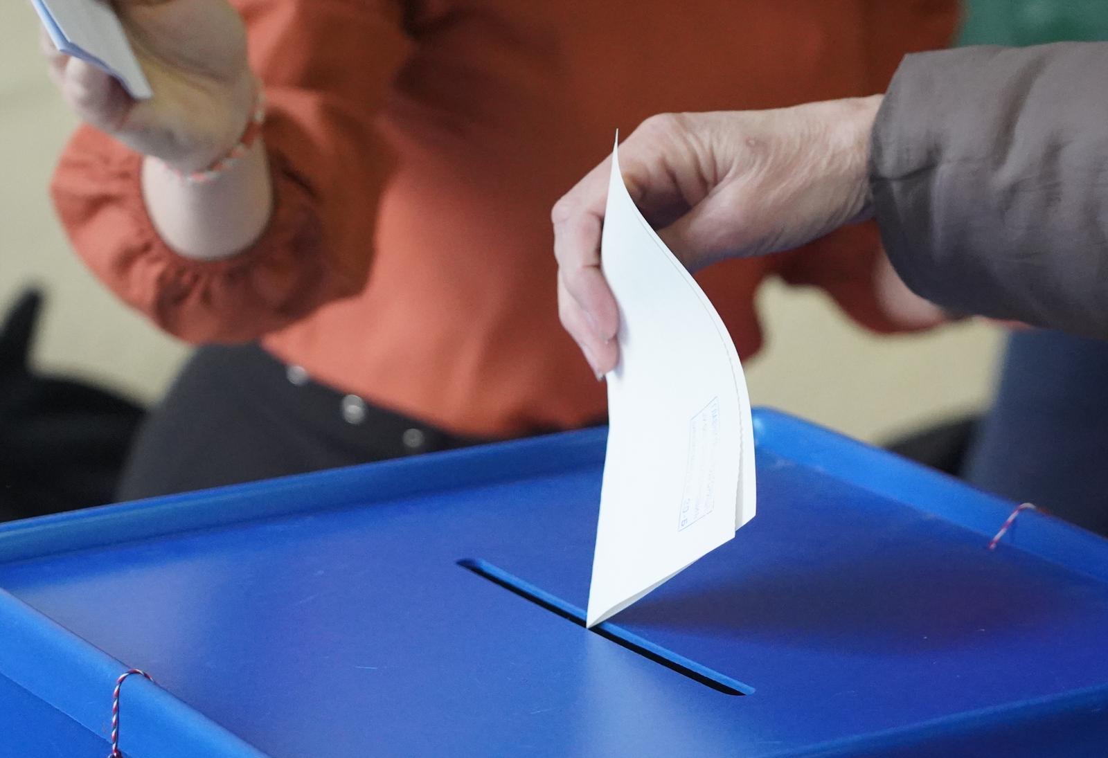 02, April, 2023, Podgorica - Opening of polling stations for voting in the second round of the presidential elections in Montenegro, in which the current head of the Montenegrin state and DPS candidate Milo Djukanoviv and the candidate of the Europe Now Movement Jakov Milatovic will compete. 



02, APRIL, 2023, Podgorica - Otvaranje birackih mesta za glasanje u drugom krugu predsednickih izbora u Crnoj Gori u kome se nadmecu aktuelni sef crnogorske drzave i kandidat DPS- a Milo Djukanoviv i kandidat Pokreta Evropa sad Jakov Milatovic. Photo: Antonio Ahel/ATA Images/PIXSELL