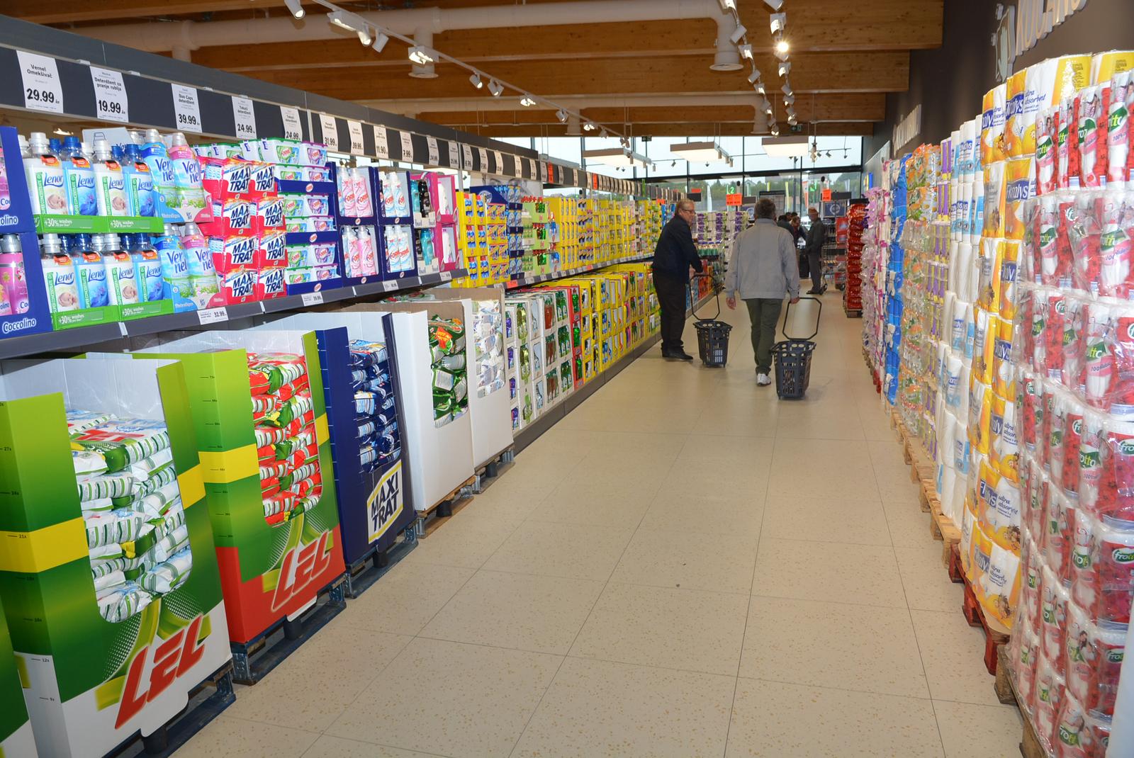 03.10.2016., Bjelovar - Trgovina Lidl na Slavonskoj cesti osvanula je u novom ruhu. Radovi na kompletnoj rekonstrukciji stare trgovine, zapoceti prije vise od pola godine su zavrseni, a danas je nova trgovina otvorila svoja vrata za kupce. Photo: Damir Spehar/PIXSELL