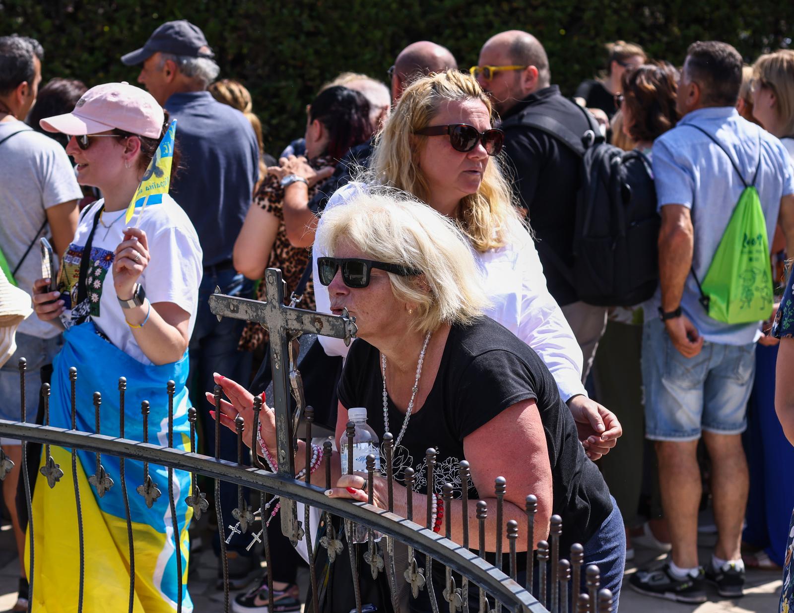 24.06.2023 Medjugorje, Bosna i Hercegovina - Hodocasnici iz cijeloga svijeta pristizu u Medjugorje kako bi nazocili 42. godisnjici Gospinog ukazanja. Photo: Denis Kapetanovic/PIXSELL