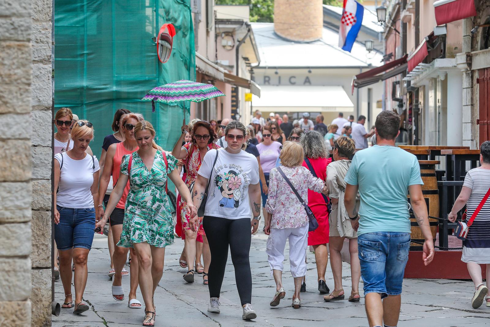 27.06.2023..,Pula -
Turisti u setnji Pulom. Photo: Srecko Niketic/PIXSELL