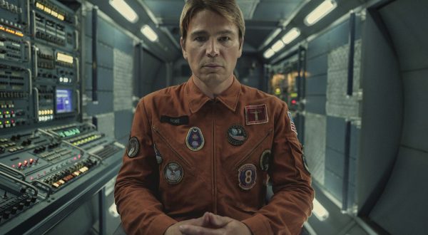 Black Mirror. Josh Hartnett as David in Black Mirror. Cr. Nick Wall/Netflix © 2023.