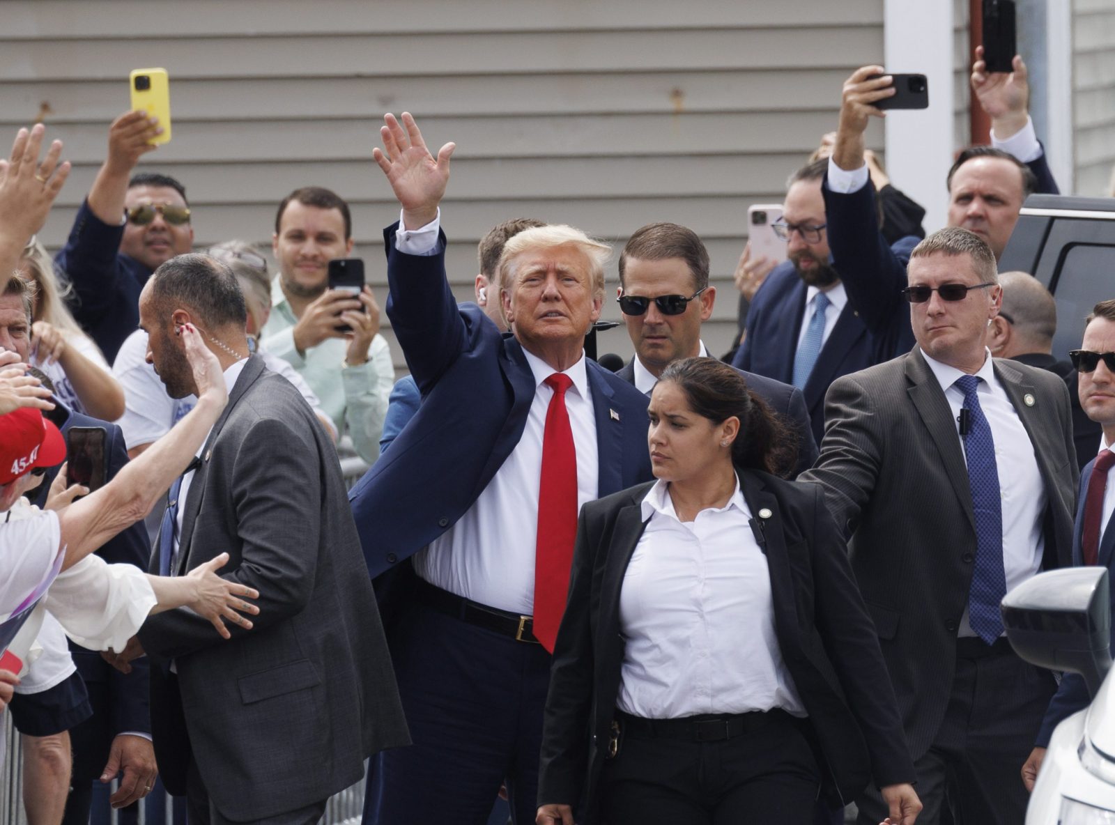 epa10714218 Republican candidate for President, former US President Donald J. Trump (C) arrives for the opening of his campaign headquarters in Manchester, New Hampshire, USA, 27 June 2023.  EPA/CJ GUNTHER