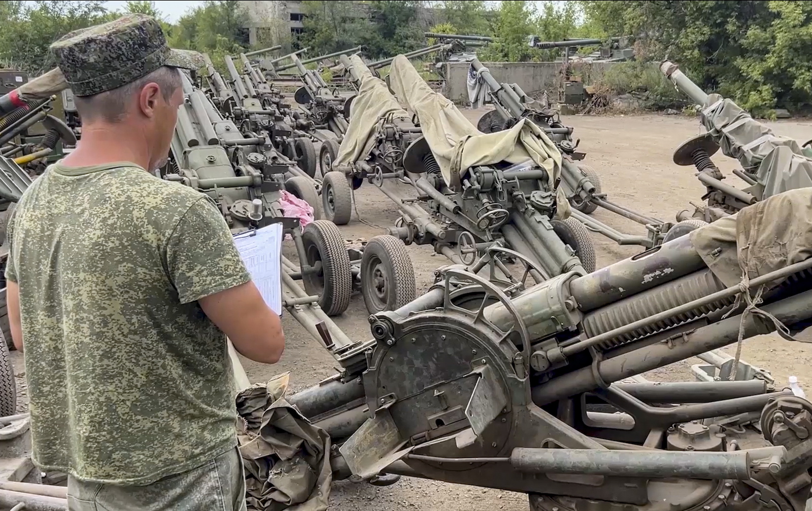 epa10742473 A handout photo made available by Russian Defence Ministry Press-Service shows Russian guns handed over by the 'Wagner' Private Military Company (PMC) group to Russian troops and gathered at an unknown location in Russia, 12 July 2023. Russia's Defense Ministry reported that the acceptance of weapons and military equipment from units of the Wagner group is being completed. 'More than 2,000 pieces of equipment and weapons were transferred' the ministry said, adding that these included hundreds of pieces of heavy weapons such as T-90, T-80, T-72B3 tanks, Grad, Uragan multiple launch rocket systems, anti-aircraft missile and gun systems 'Pantsir'. More than 2,500 tons of various ammunition and about 20,000 small arms have also been received,' the ministry said.  EPA/RUSSIAN DEFENCE MINISTRY PRESS SERVICE HANDOUT -- BEST QUALITY AVAILABLE -- MANDATORY CREDIT -- HANDOUT EDITORIAL USE ONLY/NO SALES