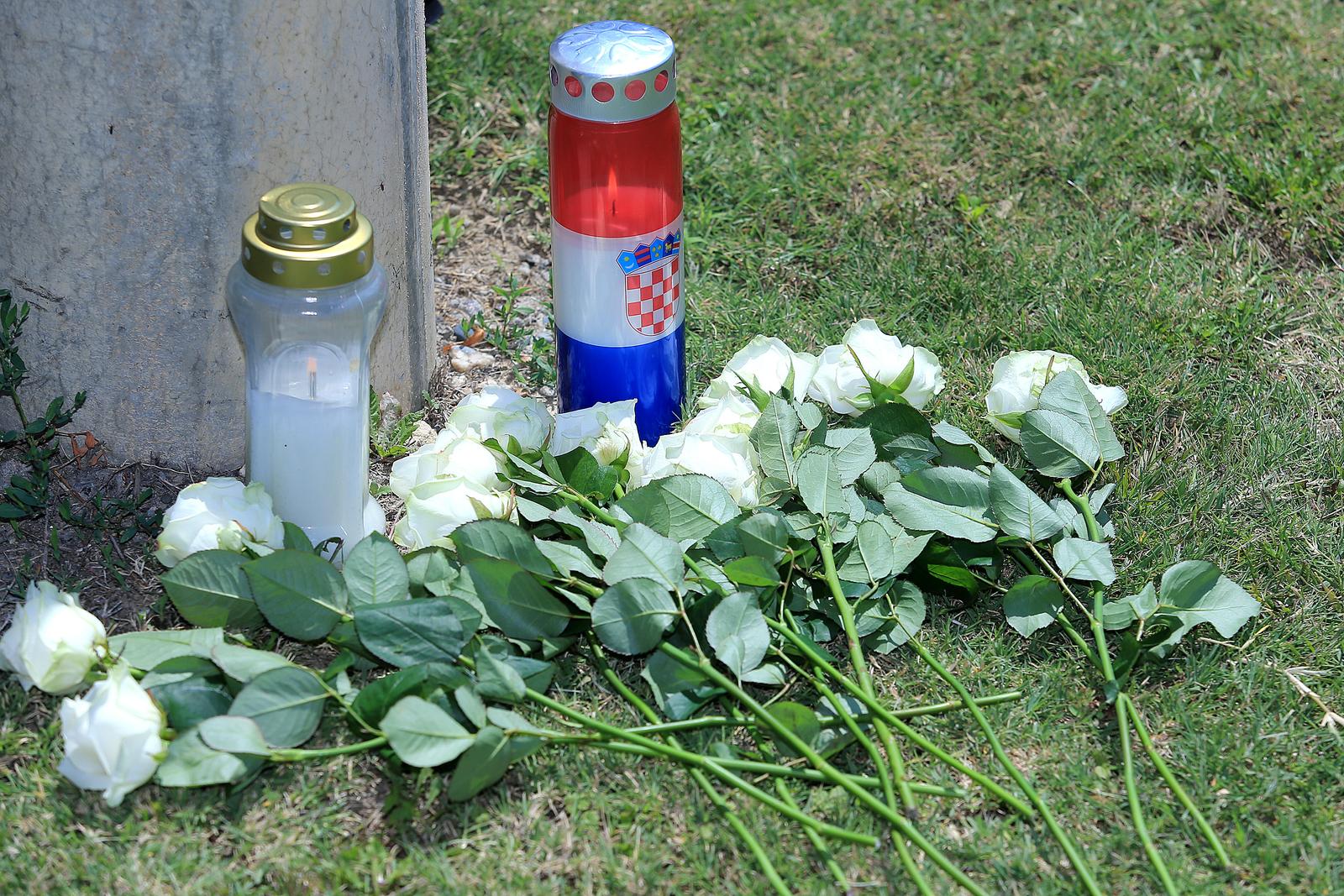 01.07.2015., Tenja, Osijek - Polaganje ruza na mjestu gdje je prije 24 godine ubijen zapovjednik osjecke policije Josip Reihl-Kir. rPhoto: Davor Javorovic/PIXSELL