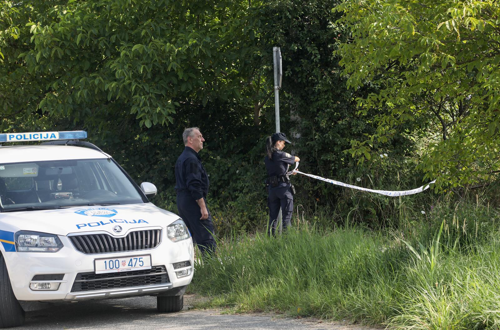 02.07.2023., Sisak - Policija obavlja ocevid u Ulici Capraske Poljane u naselju Kanak gdje je sinoc doslo do pucnjave. Muskarac je u vecernjim satima pucao i ranio nekoliko osoba, a jedna je preminula. Photo: Edina Zuko/PIXSELL