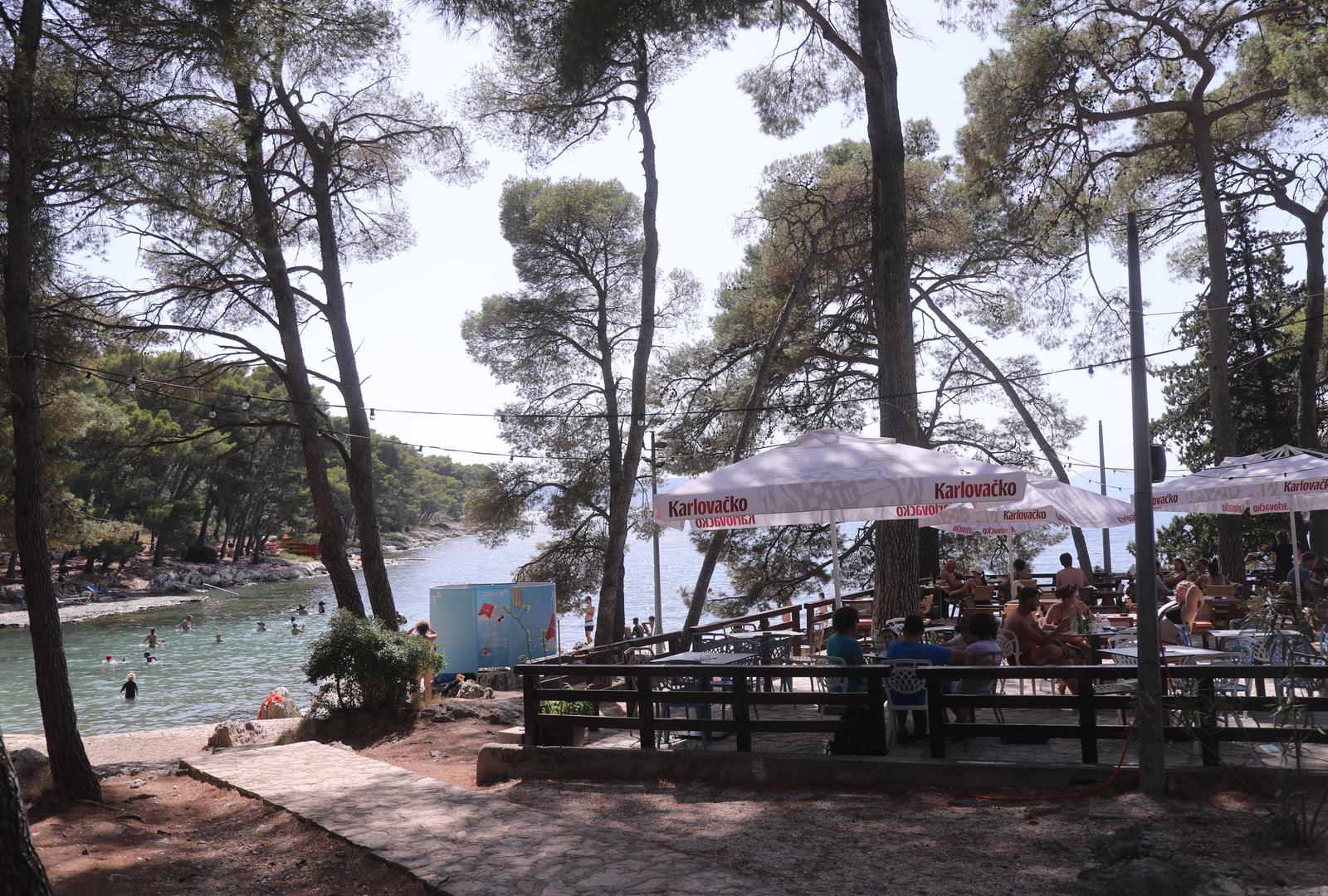 17.07.2023.,Split -Plaza na Benama na koju je upozorio splitski dogradonacelnik Bojan Ivosevic da sadrzi alarmantne razine enterokoka i bakterije E. coli. Photo: Ivo Cagalj/PIXSELL