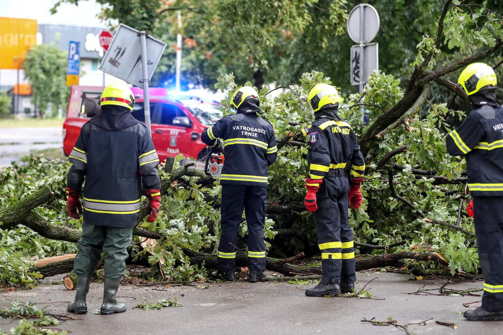 19.07.2023., Zagreb - Posljedice snaznog nevremena u Zagrebu.  Photo: Matija Habljak/PIXSELL