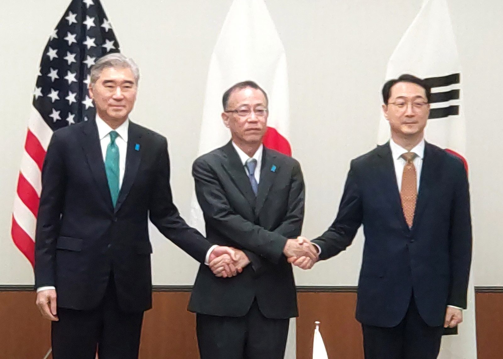 epa10757557 US special representative for North Korea Sung Kim (L), Japan's director general of the Asian and Oceanian Affairs Bureau at the Foreign Ministry Takehiro Funakoshi (C) and South Korea's Special Representative for Korean Peninsula Peace and Security Affairs Kim Gunn are in handshaking at the start of their talks in Karuizawa, Nagano Prefecture, central Japan, 20 July 2023. The senior officials from the three countries talked on North Korea over recent ballistic missile launch.  EPA/JIJI PRESS JAPAN OUT EDITORIAL USE ONLY/