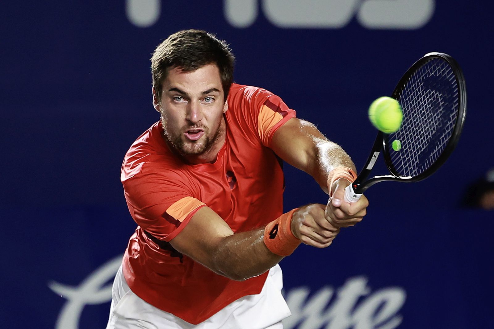 epa10780893 Borna Gojo of Croatia in action against  Christian Garin of Chile during the second day of the Mifel Tennis Open by Telcel Oppo, in Los Cabos, Baja California, Mexico, 01 August 2023.  EPA/Jorge Reyes