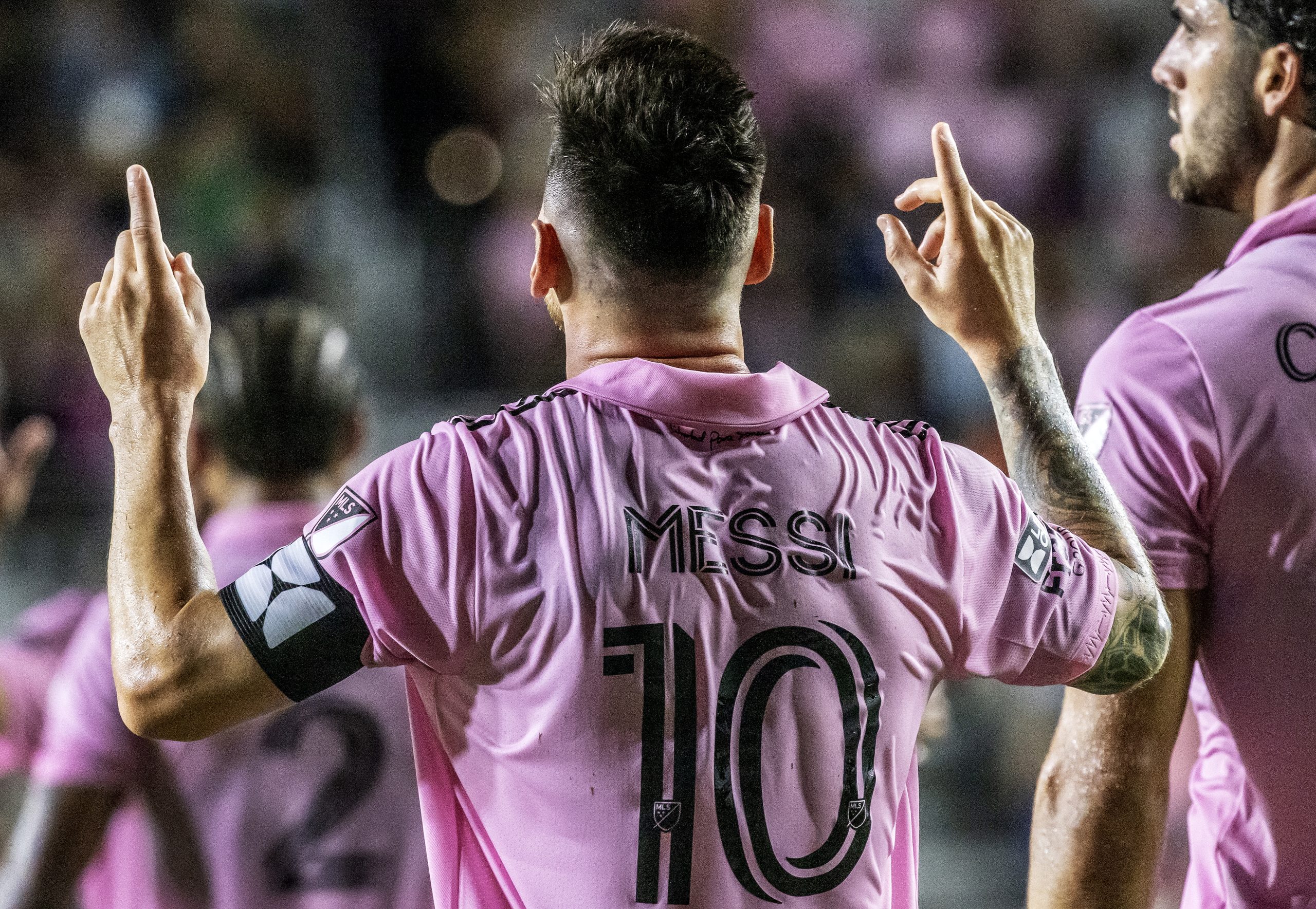 epa10796091 Inter Miami's Lionel Messi celebrates after scoring the 4-0 goal during the Leagues Cup quarter final soccer match between Inter Miami CF and Charlotte FC in Fort Lauderdale, Florida, USA, 11 August 2023.  EPA/CRISTOBAL HERRERA-ULASHKEVICH