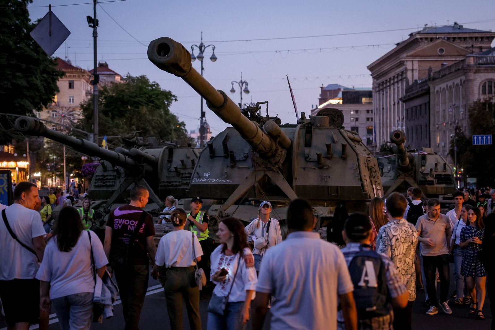 epa10818618 People explore damaged Russian armored military vehicles that were seized by the Ukrainian army amid the Russian invasion, along Khreshchatyk Street in Kyiv (Kiev), Ukraine, 24 August 2023, during Independence Day celebrations. The damaged Russian military machinery has been set up in downtown Kyiv to form part of the Independence Day celebrations.  EPA/OLEG PETRASYUK