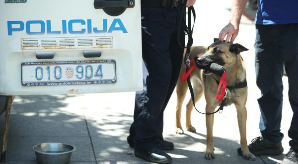 20.06.2022., Zagreb - Trg Petra Preradovica - Cvjetni trg. Dani otvorenih vrata Policijske akademije u Zagrebu. U sklopu manifestacije pripremljen je bogat program i pokazne vjezbe specijalne jedinice policije ATJ Lucko, takticko-navalno balisticko vozilo kao i demo timovi Policijske skole „Josip Jovic“, razna oprema i tehnika koju policija koristi u svakodnevnom poslu. Photo: Sanjin Strukic/PIXSELL